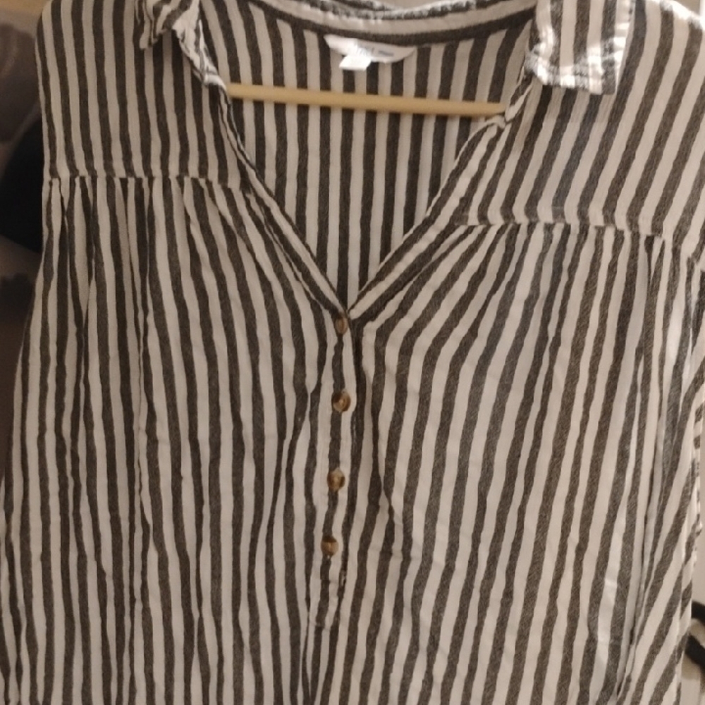 Black And White Sleeveless Shirt